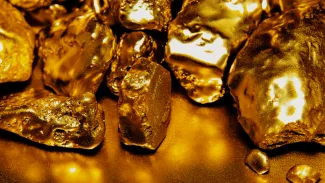 Zlato smeruje na historický vrchol