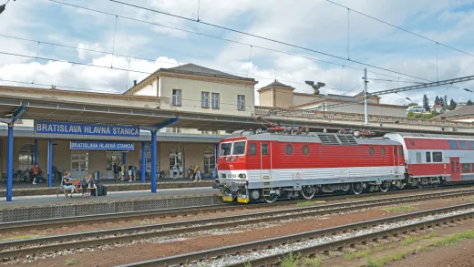 ZSSK v roku 2025 menila železnicu od základov