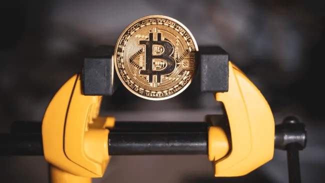 Bitcoin sa obchoduje v úzkom pásme