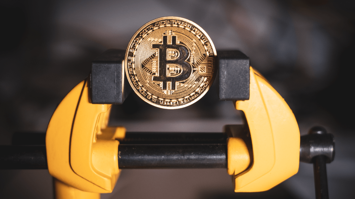 Bitcoin sa obchoduje v úzkom pásme