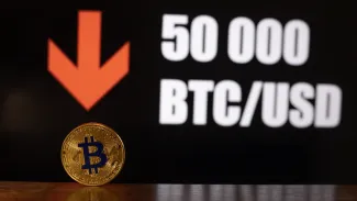 Bitcoin údajne padne na 50 000 dolárov