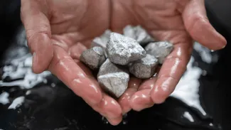 Striebro prekonalo kapitalizáciu všetkých firiem