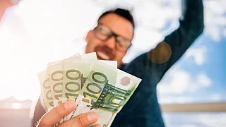 Kto získa príspevok viac ako 1 200 € na opatrovanie?