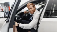 Kúpa auta verzus akcie