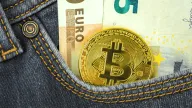 Bitcoin odoláva predajnému tlaku