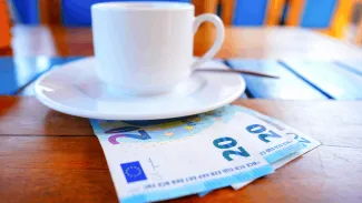 Namiesto kávy investovanie 10 rokov