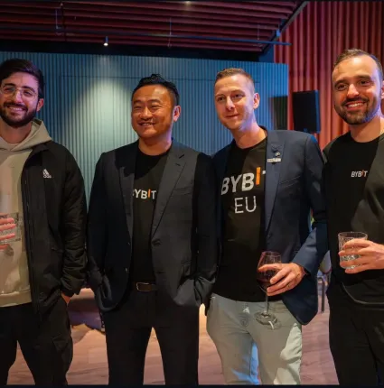 CEO Ben Zhou s tímom Bybit CZ/SK