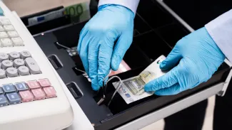 Finančná správa kontroluje evidenciu tržieb