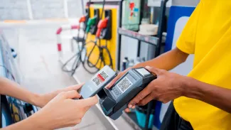 Finančná správa upozorňuje na bezhotovostné platby