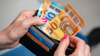 Peniaze z pohľadu mesačnej mzdy 1 500 eur