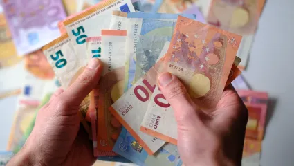 Slov&aacute;ci platia vysok&eacute; odvody