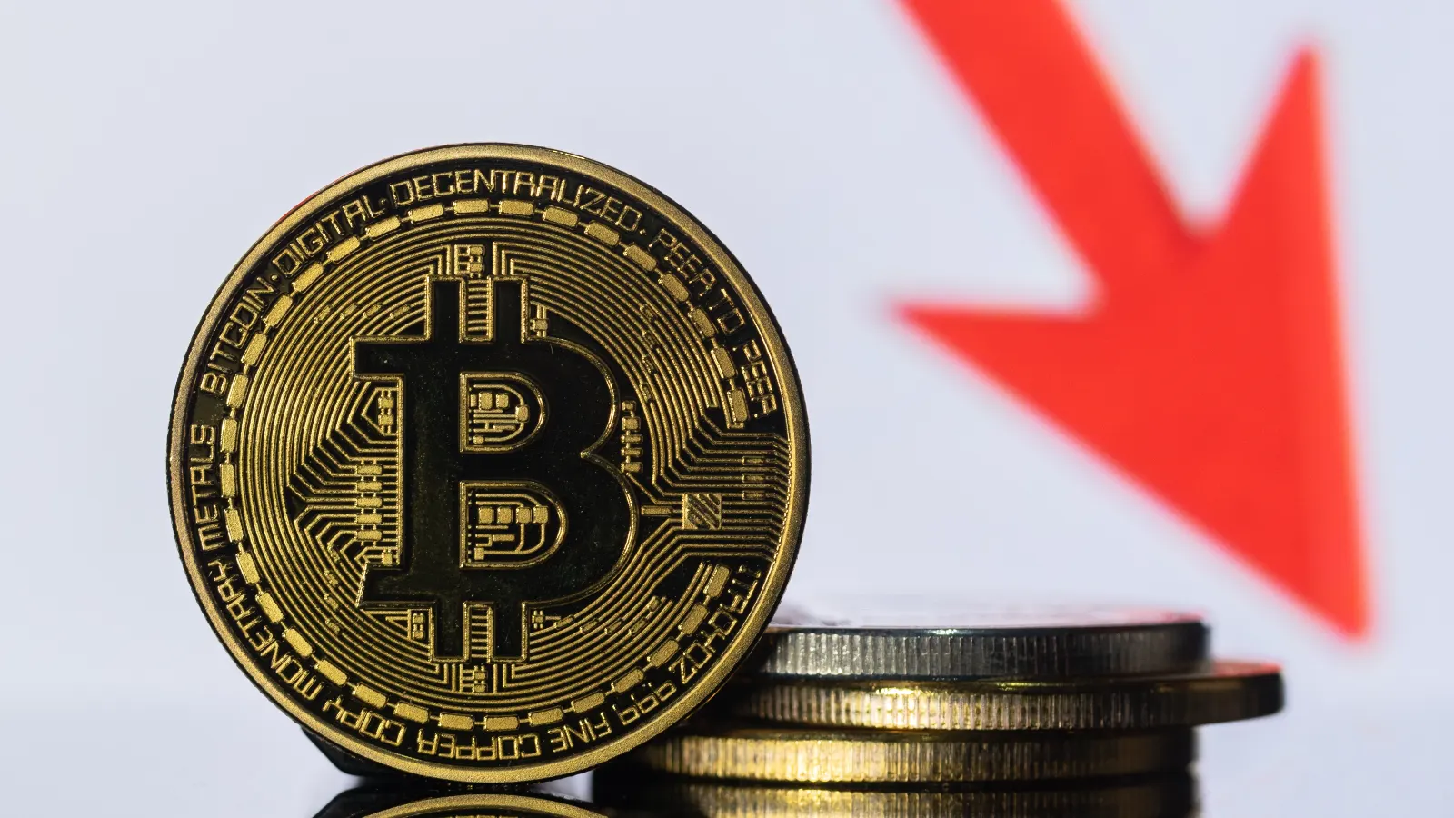 Bitcoin klesol na 59 000 dolárov