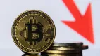 Bitcoin klesol na 59 000 dolárov