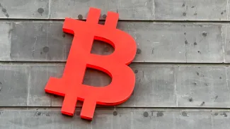 Bitcoin padol na 65 300 dolárov