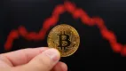 Bitcoin prelomil vlajky poklesom