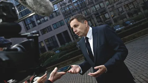 Guvernér NBS varuje pred infláciou