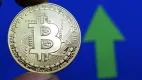 Bitcoin stúpol na 64 800 dolárov