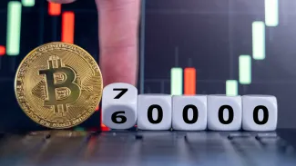 Bitcoin zaútočil na 70 000 dolárov