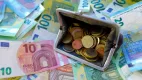 Dane Slovákom berú viac než kedykoľvek v minulosti