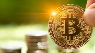 Bitcoin raketovo stúpa