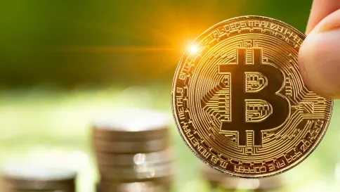 Bitcoin raketovo stúpa