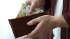 Vyššia úroková sadzba zasahuje do peňaženiek