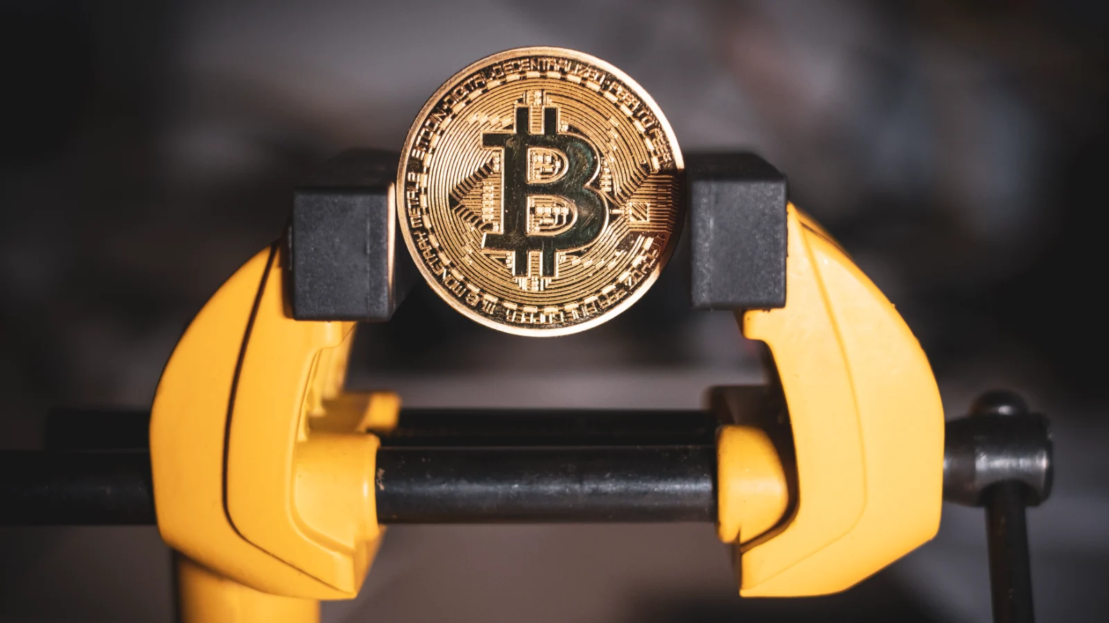 Bitcoin pod tlakom dlhopisov