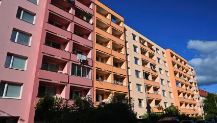 Byty aj hypot&eacute;ky na Slovensku dražej&uacute;