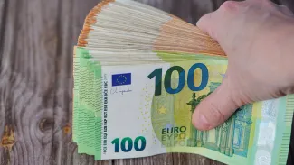 Peniaze na bežnom účte verzus investovanie