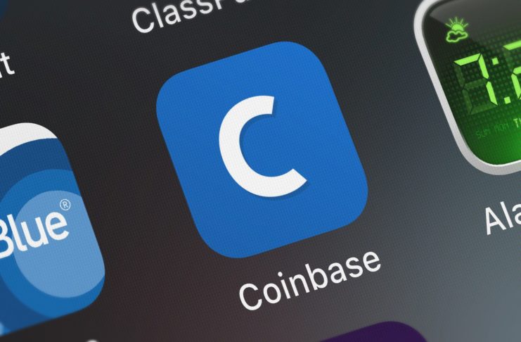 Zmenáreň Coinbase neoprávnene sťahovala peniaze z účtov - vráti ich