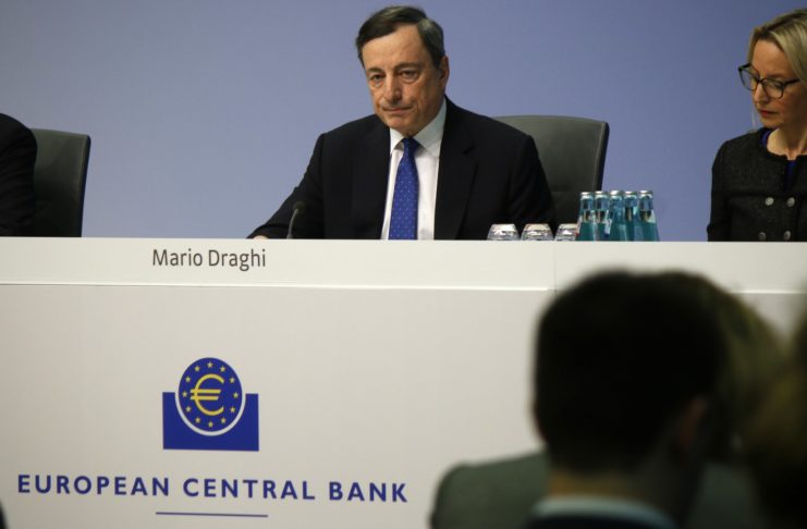 Prezident ECB Draghi odpovedá na otázky o blockchaine a Bitcoine