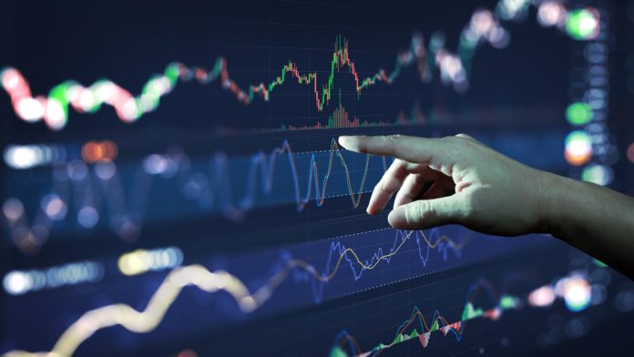 Analýza Bitcoinu a Ethereum. Zdroj: shutterstock.com/PeachShutterStock Analýza Bitcoinu a Ethereum.