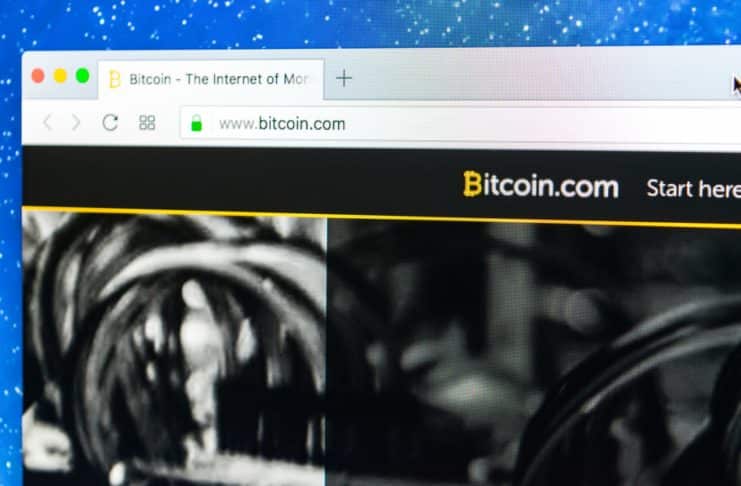 Stránka Bitcoin.com pod hrozbou žaloby opravila "Bitcoin Cash = Bitcoin" propagandu.