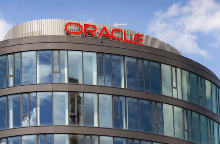 Oracle tiež vydáva vlastné blockchainové produkty a decentralizované aplikácie.