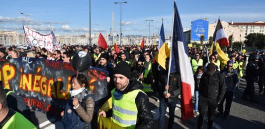 Francúzsko v problémoch - protesty môžu spôsobiť bank run ale aj pád eura