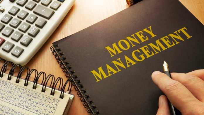 Money management na burze, zdroj: shutterstock.com/Vitalii Vodolazskyi Money management na burze