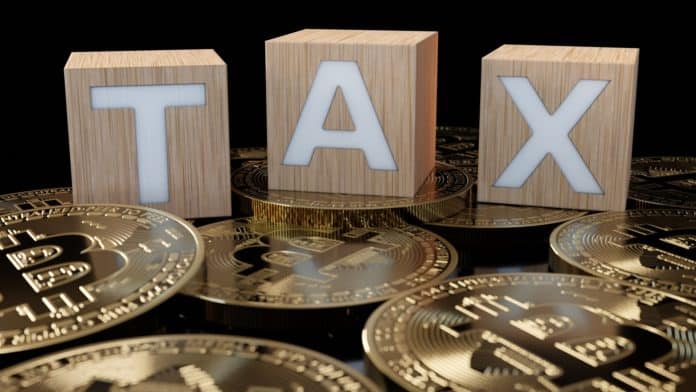 Bitcoin daň, zdroj: shutterstock.com, Dragon Claws Bitcoin daň, zdroj: shutterstock.com, Dragon Claws