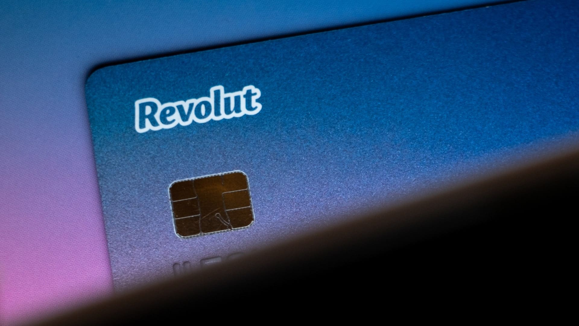 revolut-pl-nuje-spusti-vlastn-token-vyjadrenie-v-konn-ho-riadite-a