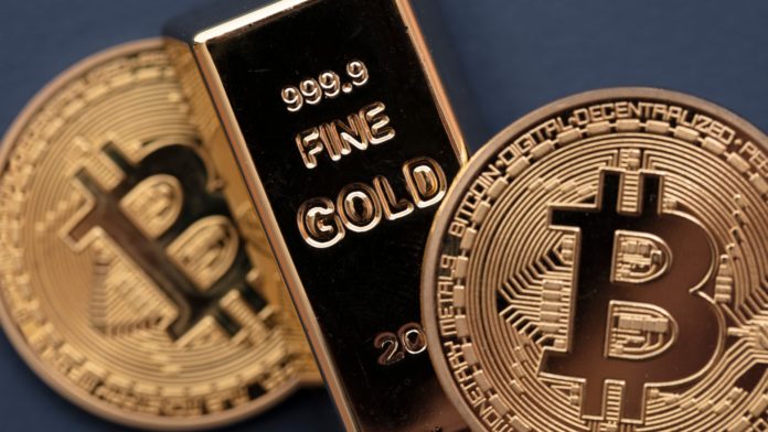 Bitcoin vs zlato, zdroj: www.shutterstock.com/InkDrop Bitcoin vs zlato