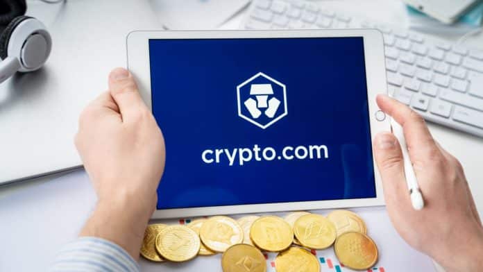 Crypto.com pozastavuje výbery. Zdroj: Shutterstock.com/Ira Lichi Crypto.com pozastavuje výbery