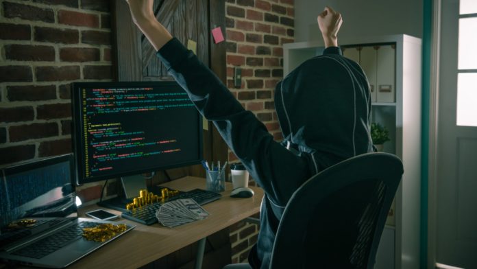 Bitcoin hacker 7 miliárd dolárov. Zdroj: Shutterstock.com/PR Image Factory Bitcoin hacker 7 miliárd dolárov.