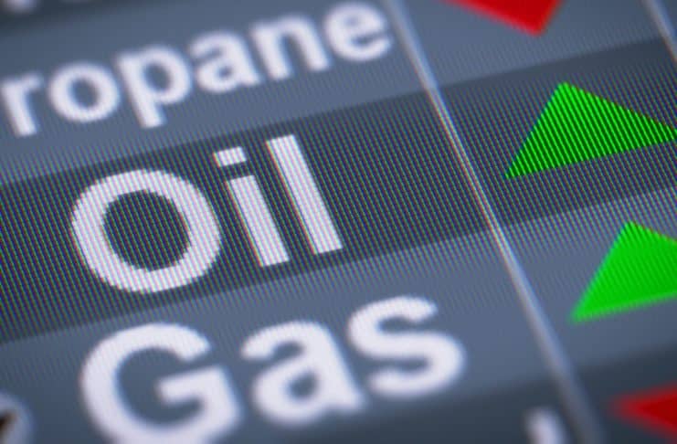 Cena ropy klesla