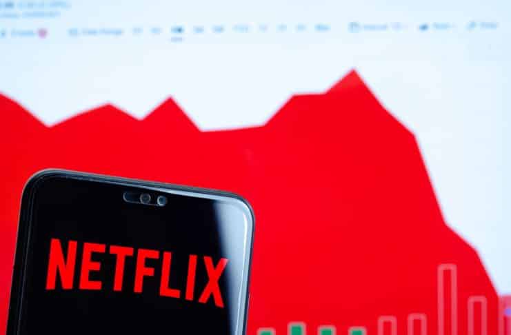 Akcie alebo kryptomeny? – Akcie obľúbeného Netflixu sa prepadli na 25%!