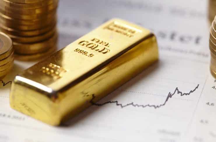 Zlato a komodity ako bezpečné útočisko v roku 2022 – akcie môžu ďalej klesať