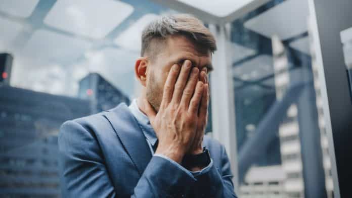 Čo robiť, keď trh padá – 5 tipov a psychologických rád. Zdroj: https://www.shutterstock.com/Gorodenkoff Čo robiť, keď trh padá – 5 tipov a psychologických rád