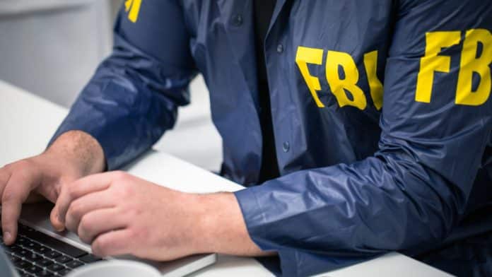 FBI varuje pred DeFi. Zdroj: Shutterstock.com/Dzelat FBI varuje pred DeFi