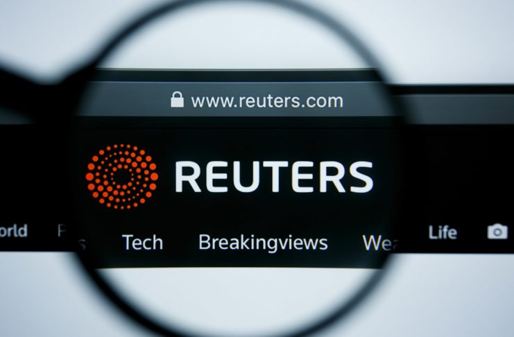 CEO burzy Binance ostro zareagoval na agentúru Reuters