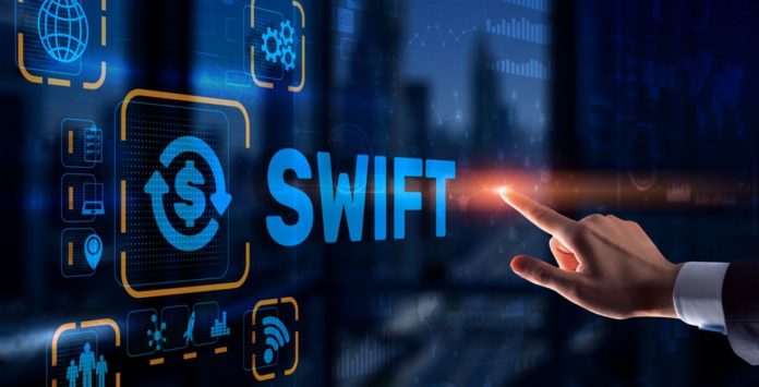 SWIFT uzavrel partnerstvo s kryptomenou Chainlink. Zdroj: shutterstock.com/Funtap SWIFT uzavrel partnerstvo s kryptomenou Chainlink