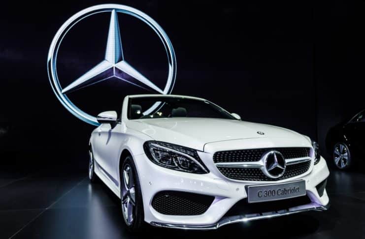 Wall Street odporúča investovať do značky Mercedes-Benz