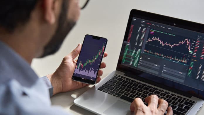 Ako obchodovať Bitcoin? Zdroj: Shutterstock.com/Ground Picture Ako obchodovať Bitcoin?